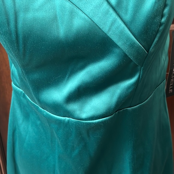 My Michelle  Holiday Emerald green Satin Dress   Off the shoulders   Size 11 NWT - Picture 5 of 11